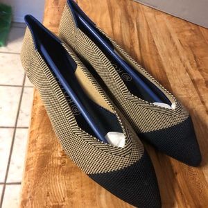 Women’s Shoe, Size 8